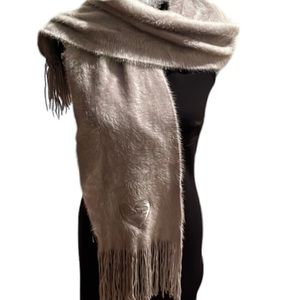Bebe  gray / silver super soft knit fringe scarf silver BeBe patch mohair look